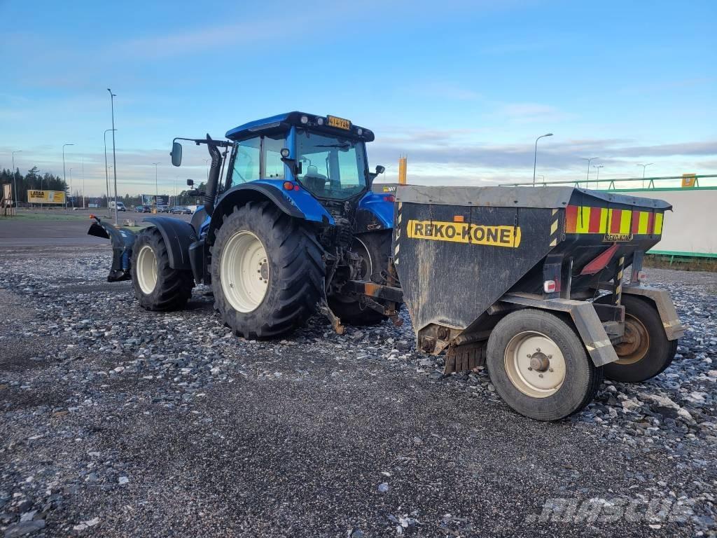 Valtra N 123 Traktori