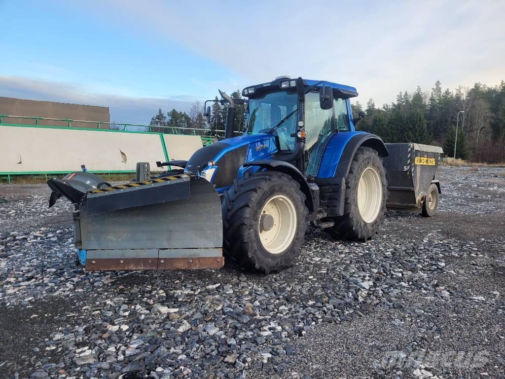 Valtra N 123 Traktori