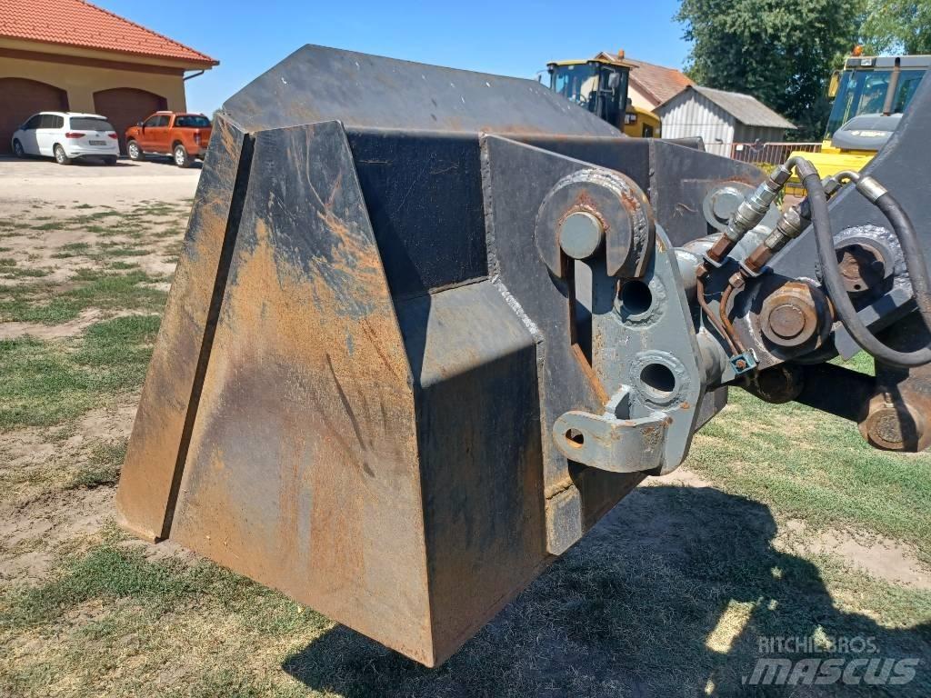  Rakodókanál Egyeb Ostala oprema za utovarivače i kopače