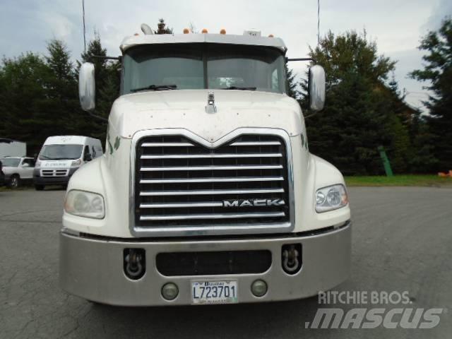Mack CXU 613 Tegljači
