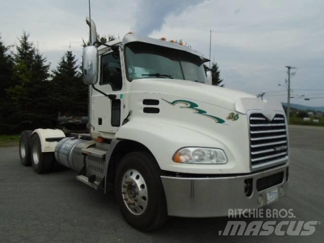 Mack CXU 613 Tegljači