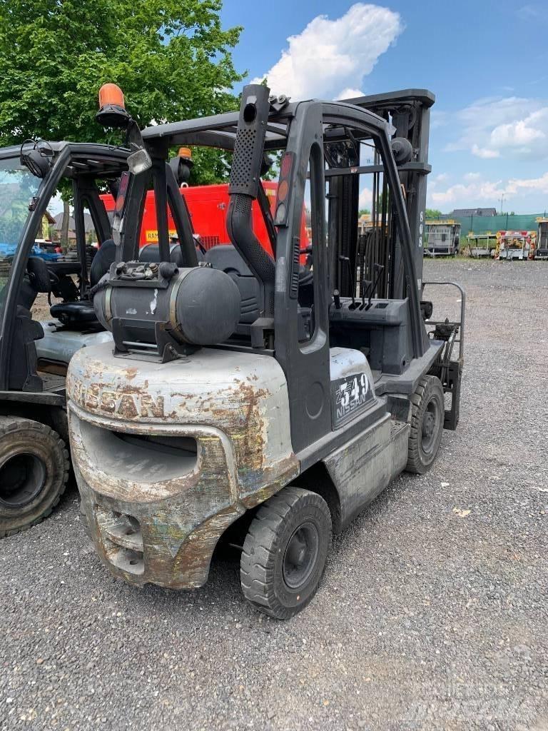 Nissan U1D2A25PQ Plinski viljuškari
