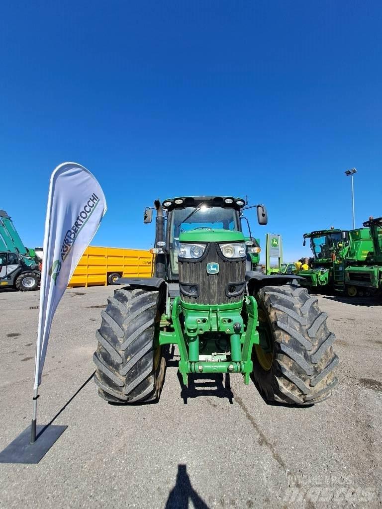 John Deere 6210 R Traktori