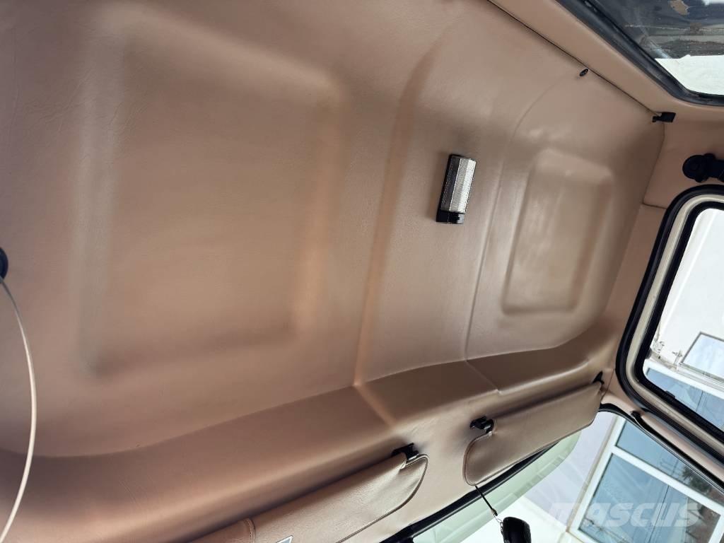 Mack CV 713 Kiperi kamioni