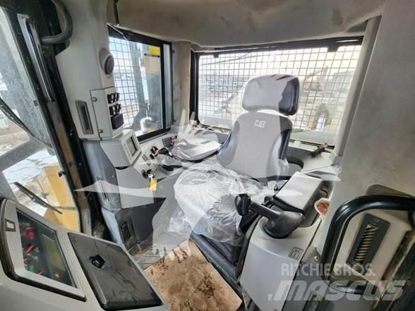 CAT D8T Buldožeri guseničari