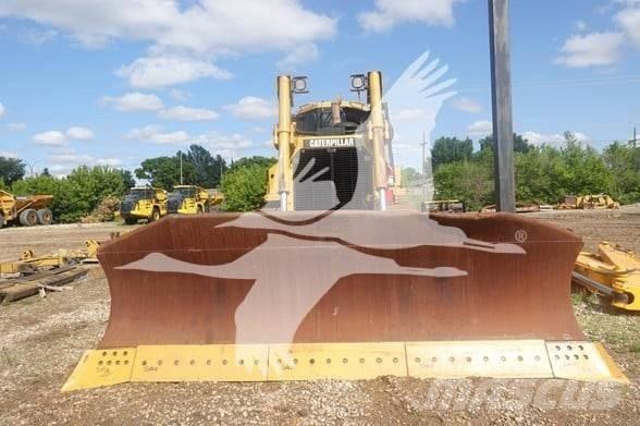 CAT D8T Buldožeri guseničari