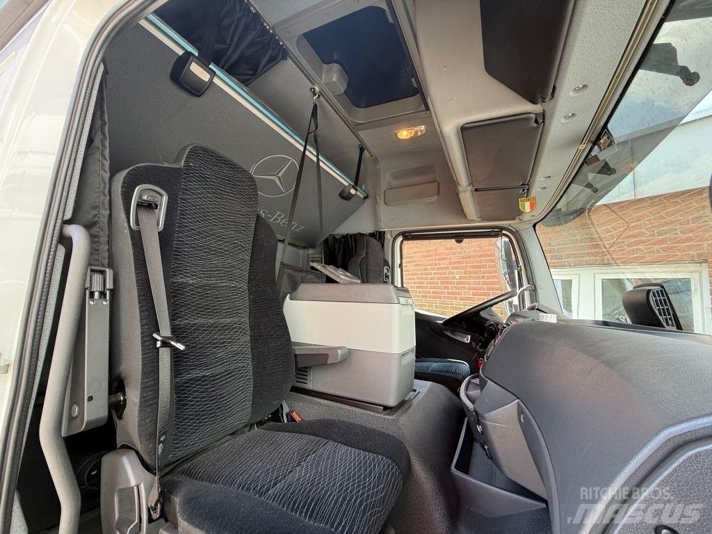 Mercedes-Benz 1530L Kamioni sa ciradom