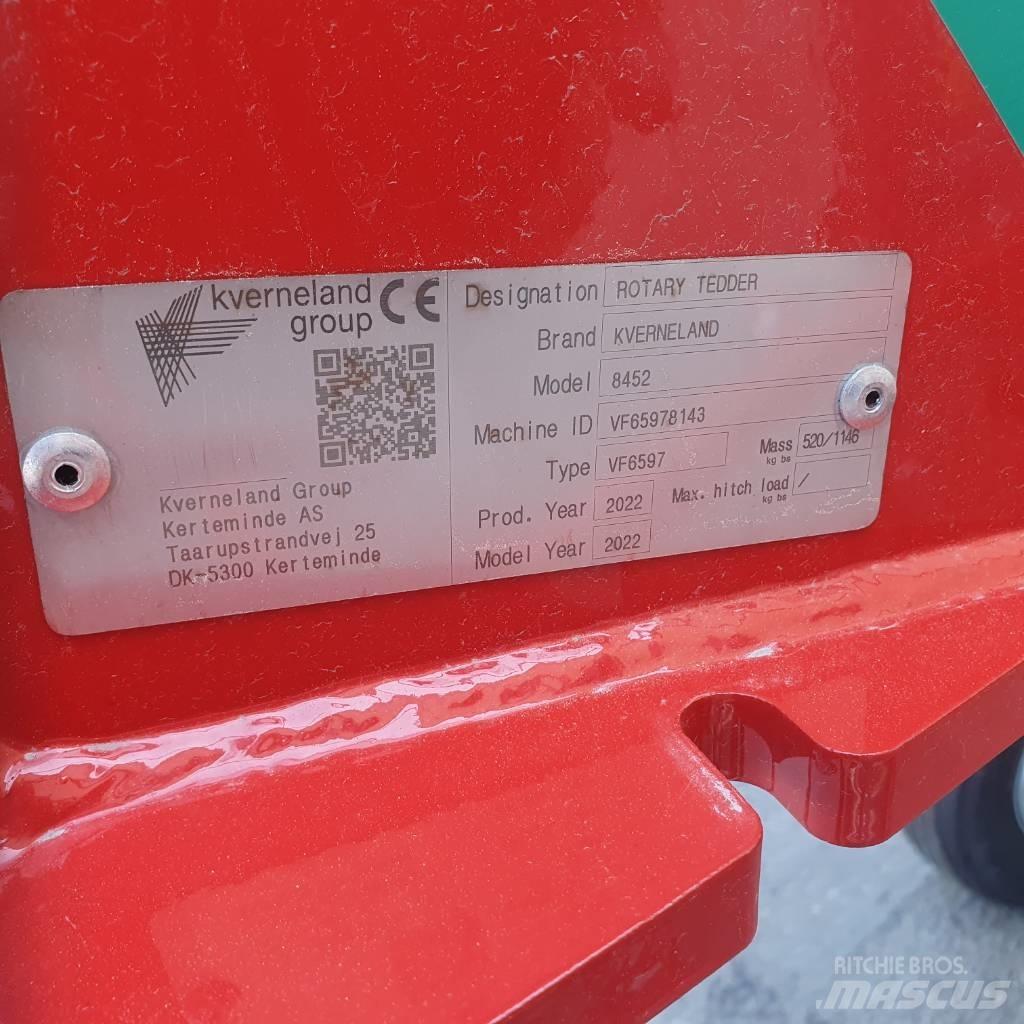 Kverneland 8452 Okretači i sakupljači sena