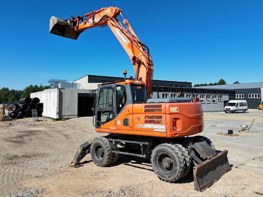 Doosan DX 140 W Bageri točkaši