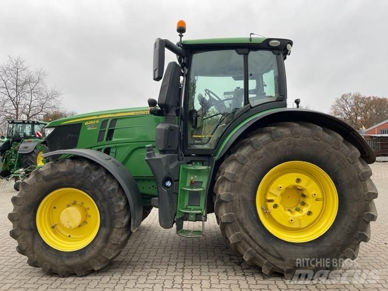 John Deere 6250R Traktori