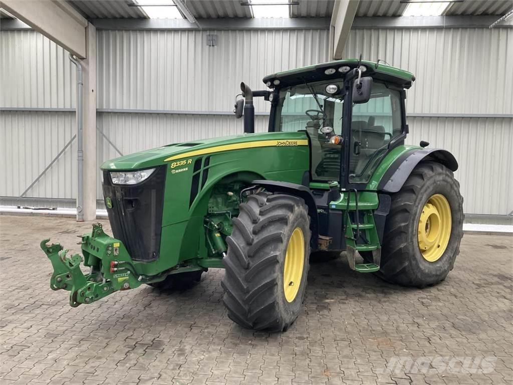 John Deere 8335R Traktori
