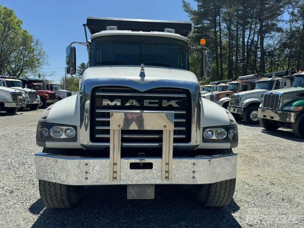 Mack GU713 Kiperi kamioni