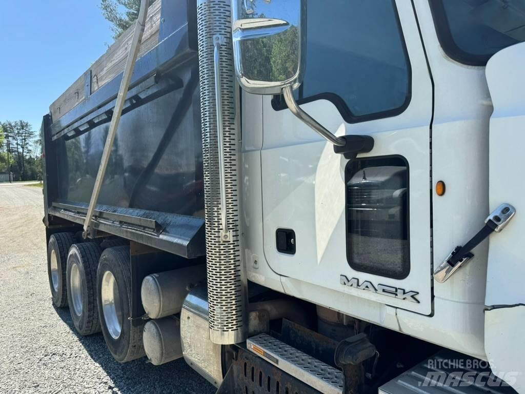 Mack GU713 Kiperi kamioni