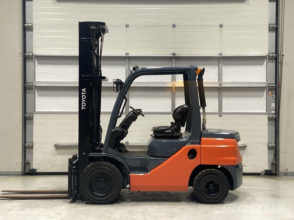 Toyota 52-8FDF30 Dizelski viljuškari