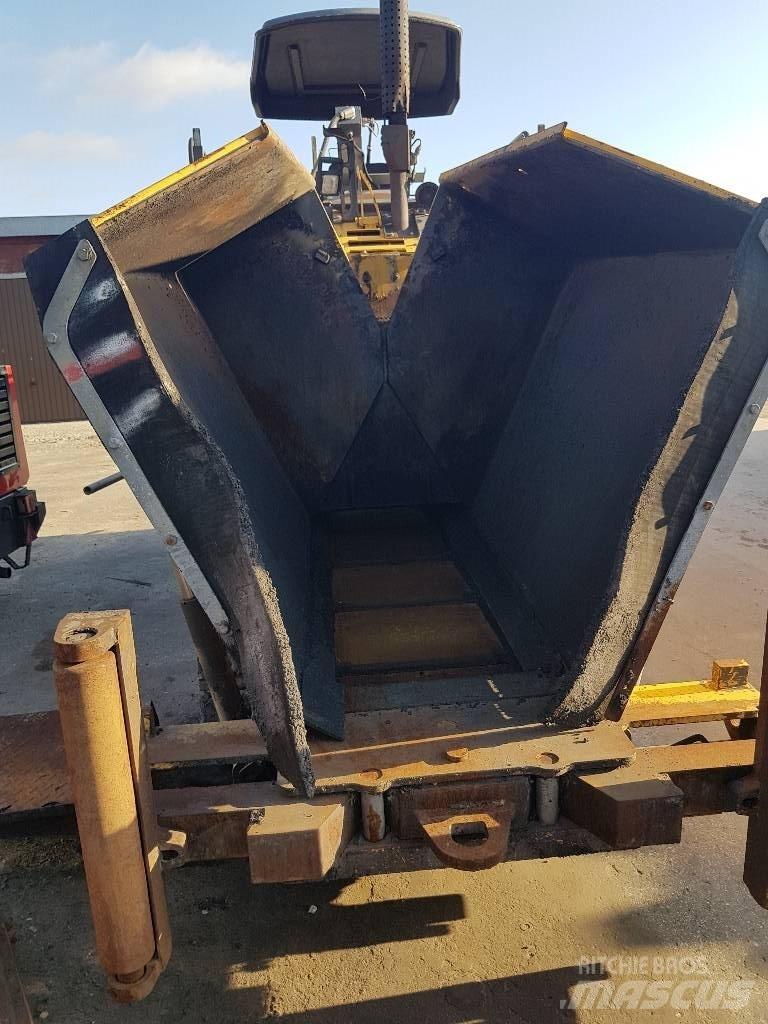 Volvo TITAN 2820 Asfaltni finišeri