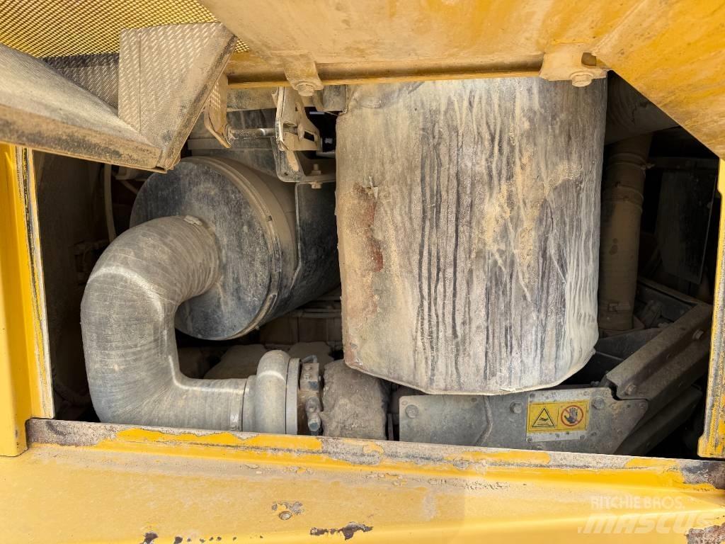 Komatsu D 155 AX-6 Buldožeri guseničari