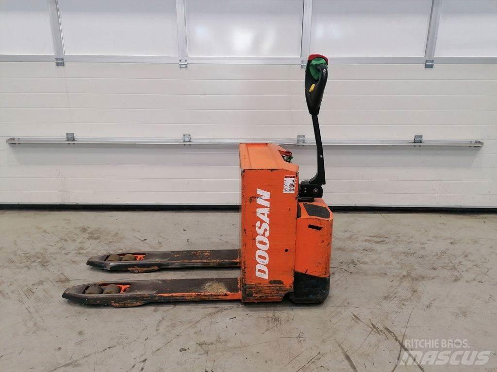 Doosan LEDH20M Nisko podizni električni viljuškar