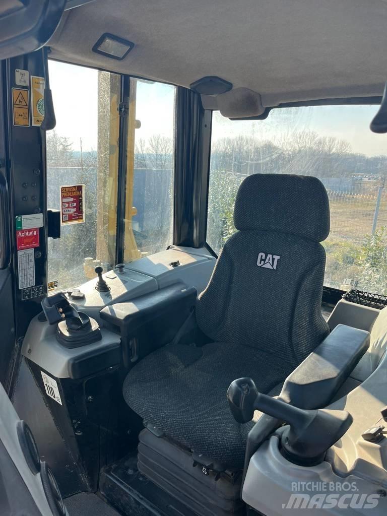 CAT D 6 N XL Buldožeri guseničari