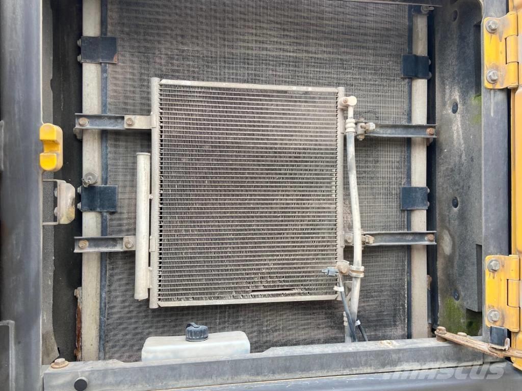 Volvo EC220El Bageri guseničari