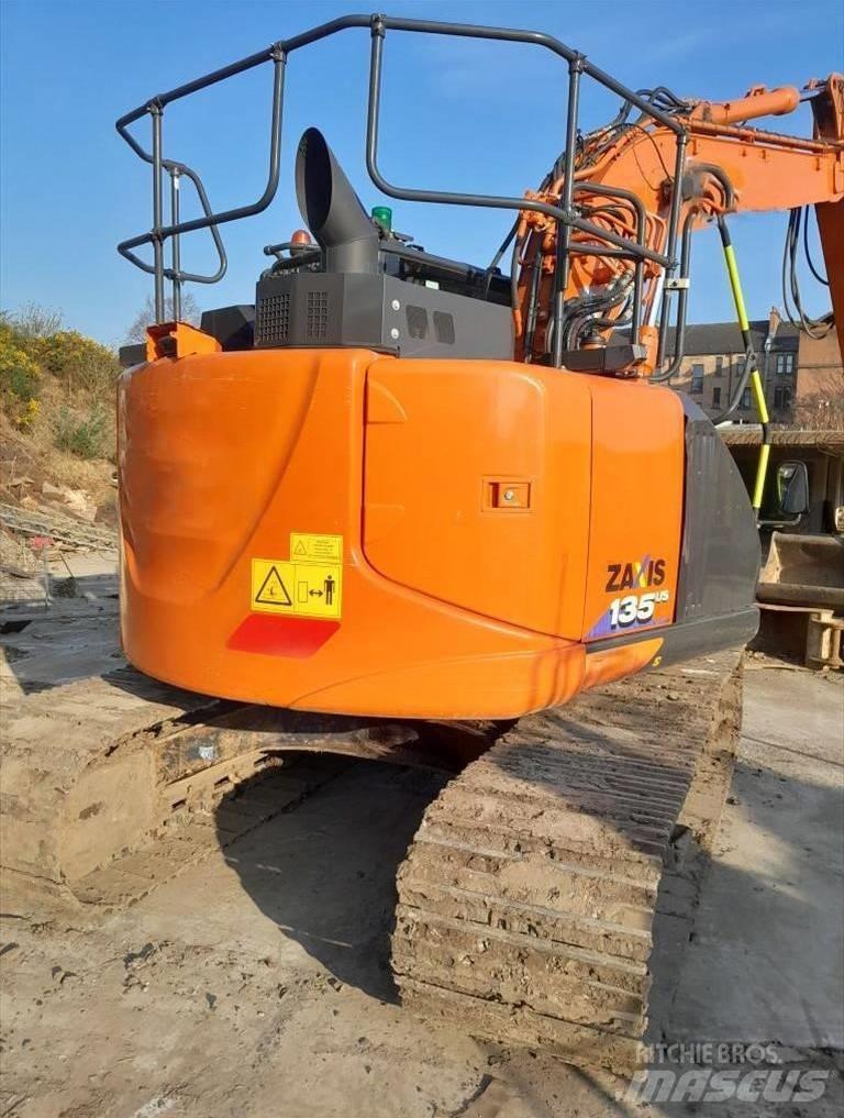 Hitachi ZX 135 US-6 Bageri guseničari