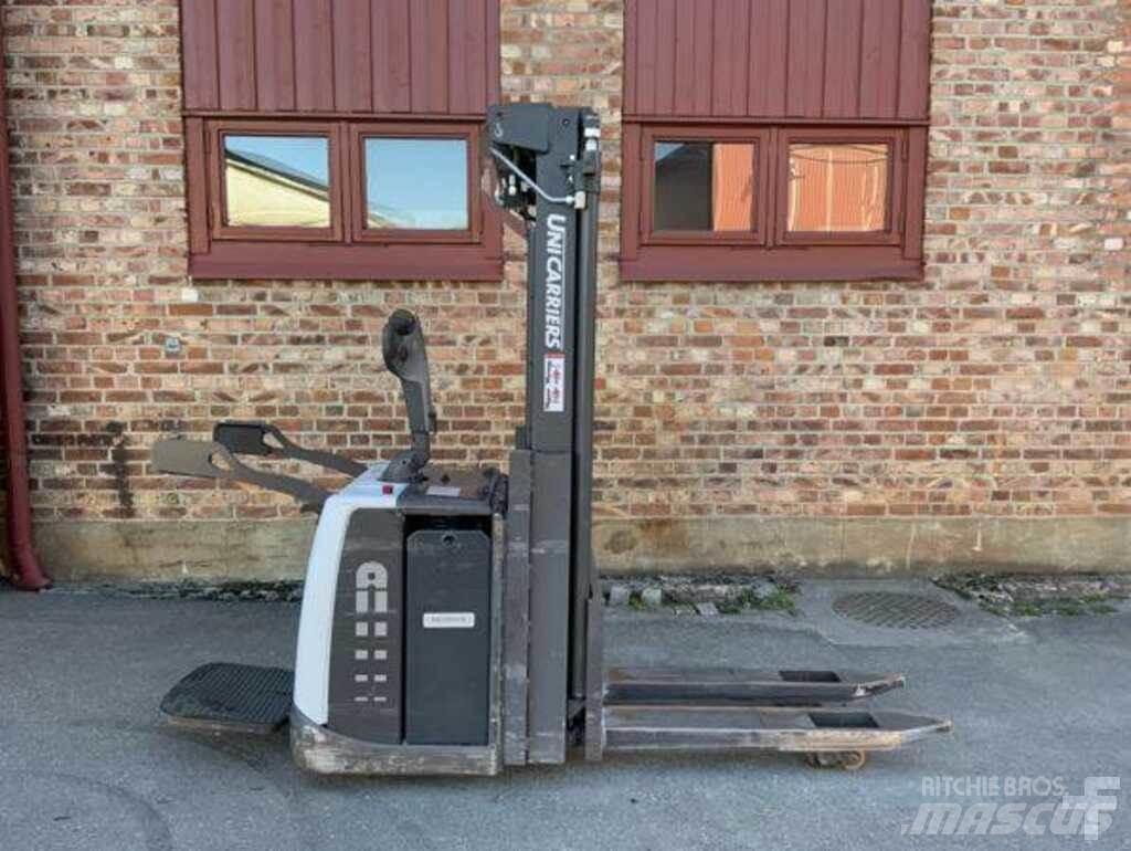 Atlet PSP Nisko podizni električni viljuškar sa stajalištom