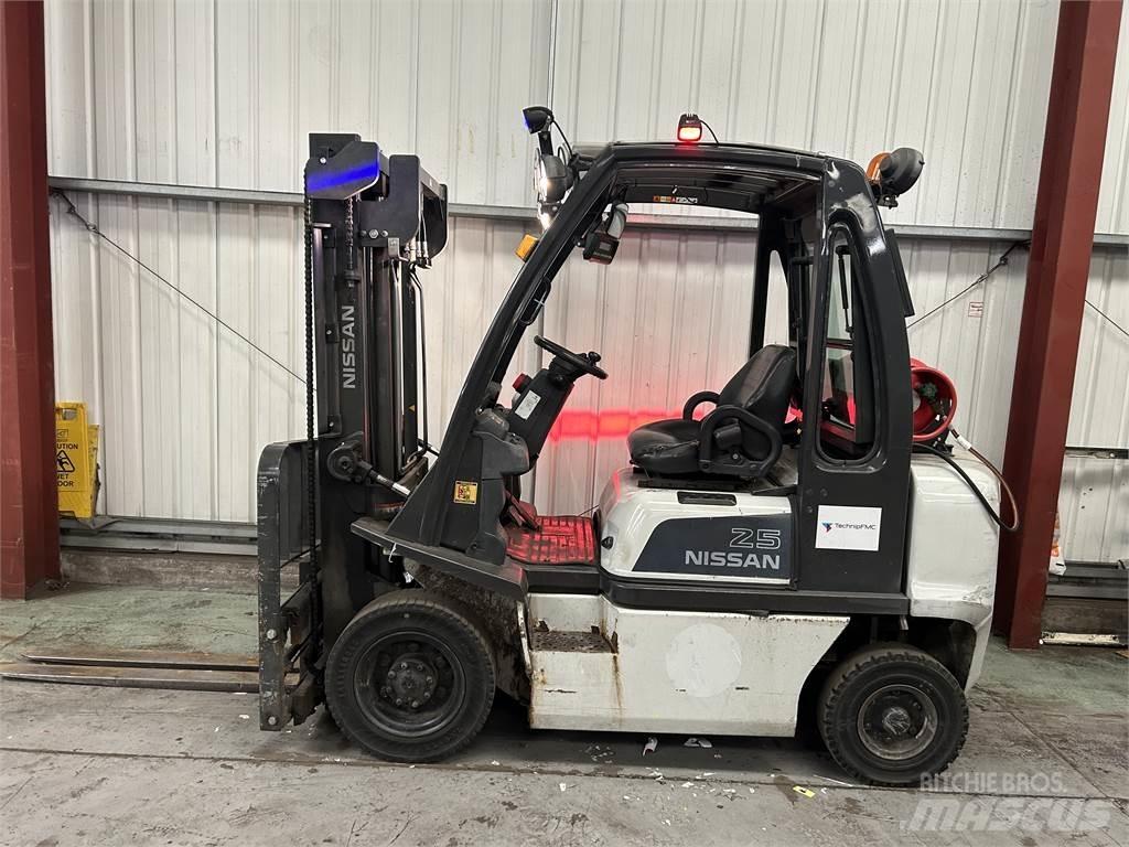 Nissan U1D2A25LQ Plinski viljuškari