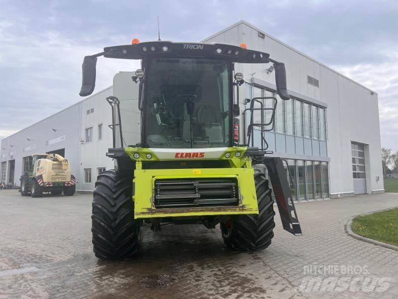 CLAAS TRION 520 Kombajni