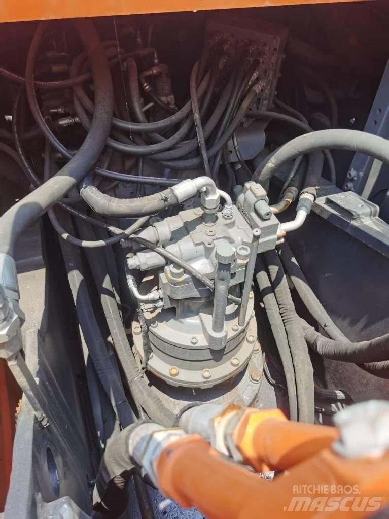 Hitachi ZX 210 Bageri guseničari