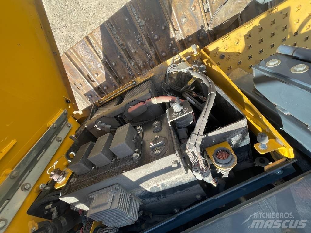 DEERE 700K Buldožeri guseničari