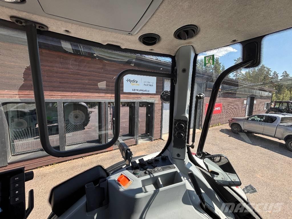 Valtra Q 305 Traktori