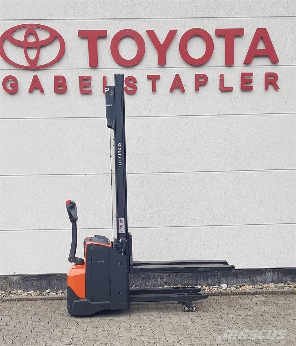 Toyota SWE120L Samopogonski ručni viljuškari