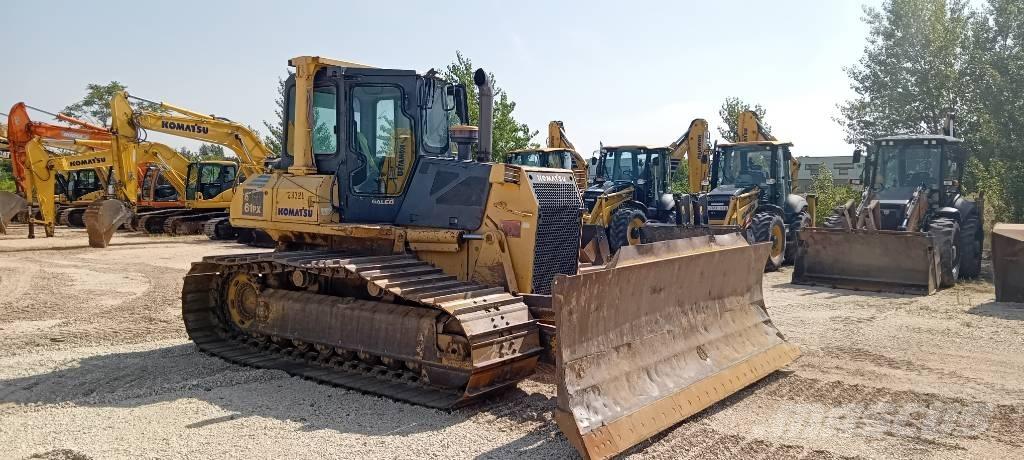 Komatsu D61EX-15 Buldožeri guseničari