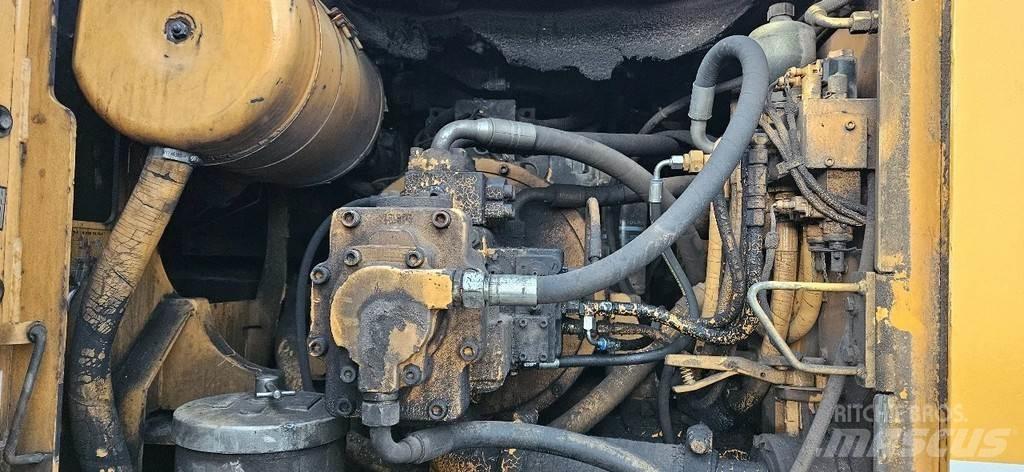 Liebherr R924 Bageri guseničari