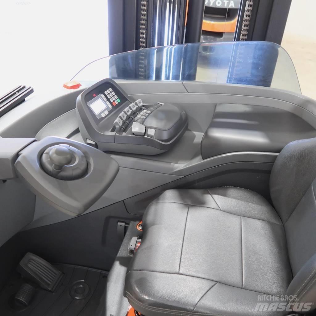 Toyota RRE200HC Viljuškari sa pomičnim stupom