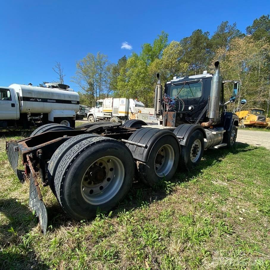Mack CHN613 Tegljači