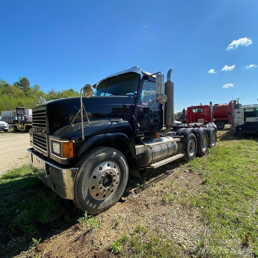 Mack CHN613 Tegljači