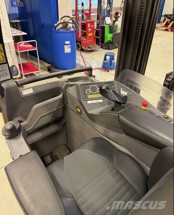 Atlet truck UMS160 Viljuškari sa pomičnim stupom