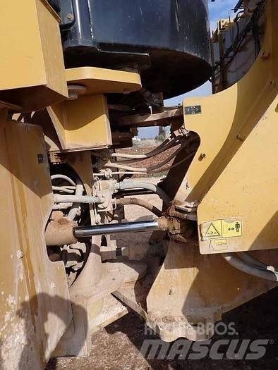 CAT 966M Utovarivači na točkove