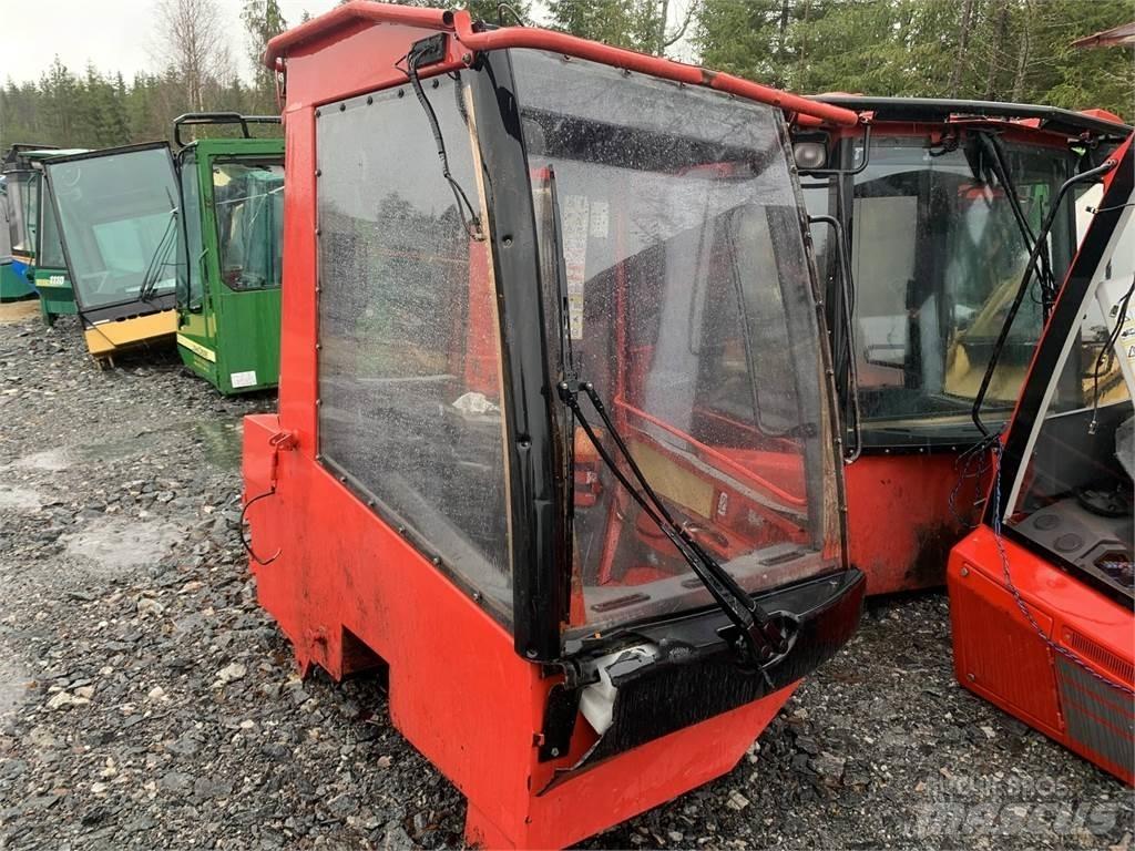 Komatsu 901TX Kabine i unutrašnjost