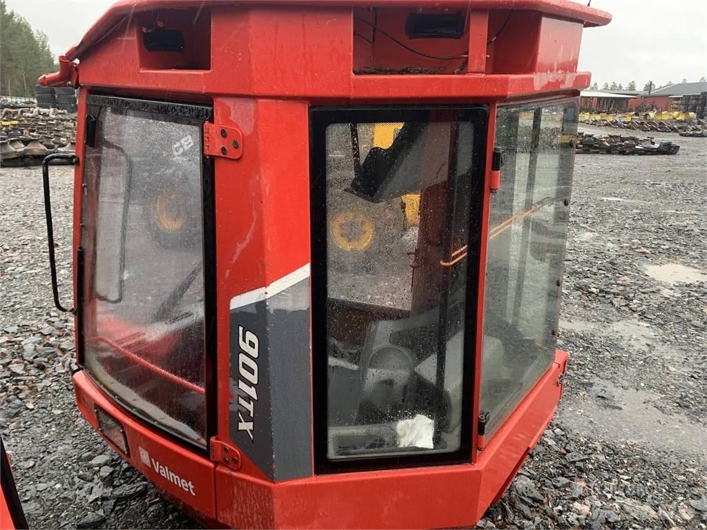 Komatsu 901TX Kabine i unutrašnjost