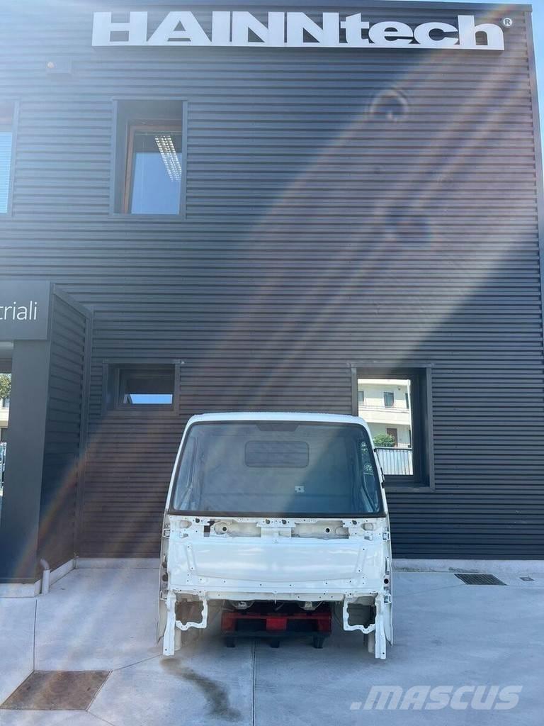 Mitsubishi S MODEL Kabine i unutrašnjost