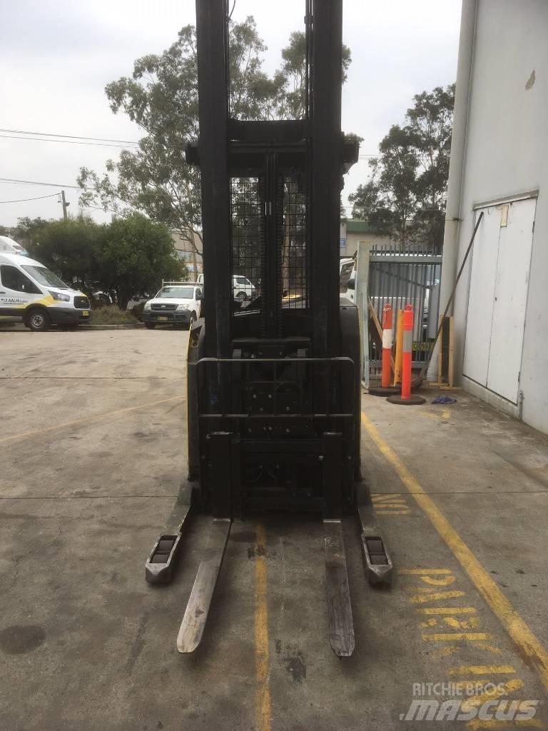 Hyster N35ZDR Viljuškari sa pomičnim stupom