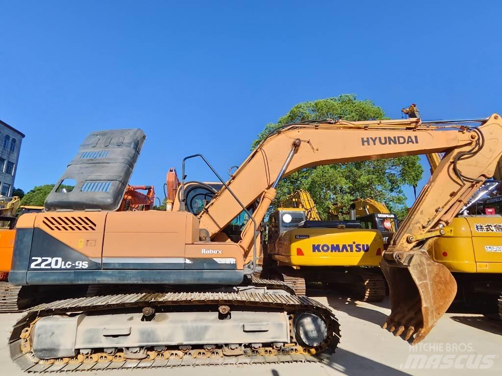 Hyundai Robex 220 LC Bageri guseničari