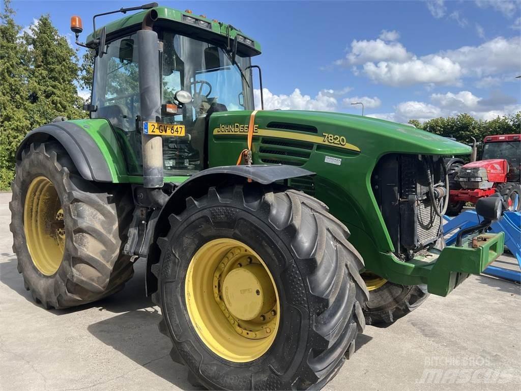 John Deere 7820 Traktori