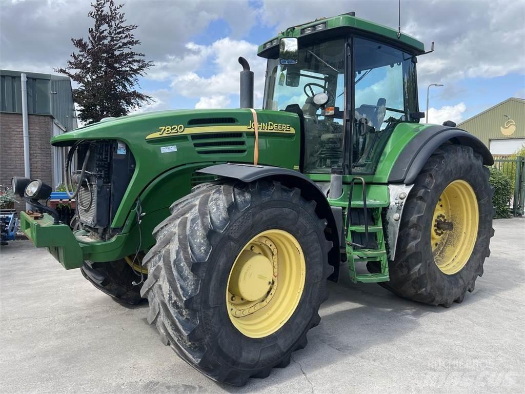 John Deere 7820 Traktori