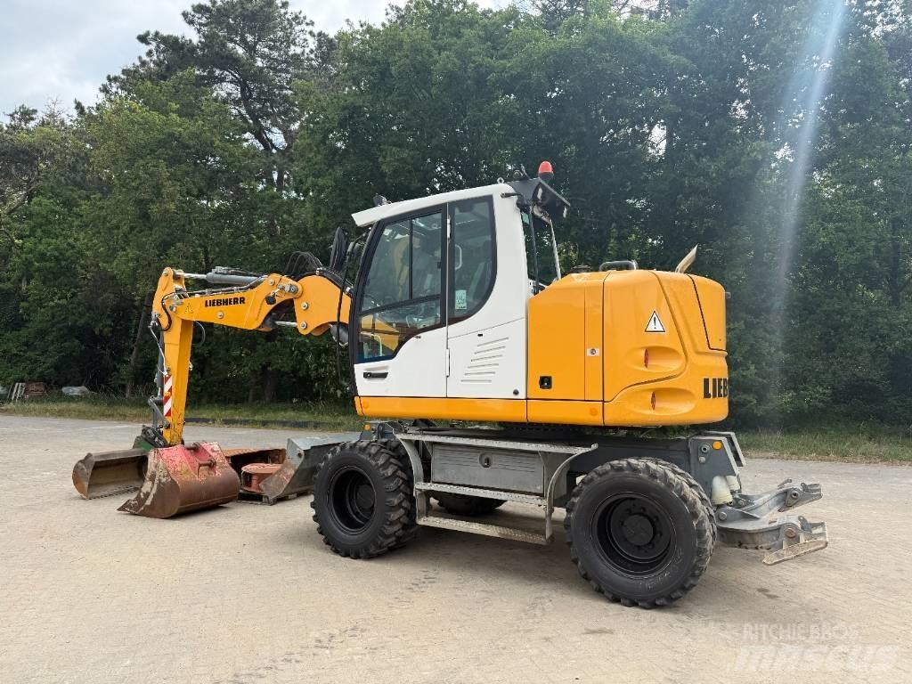 Liebherr A 910 Comp Bageri točkaši