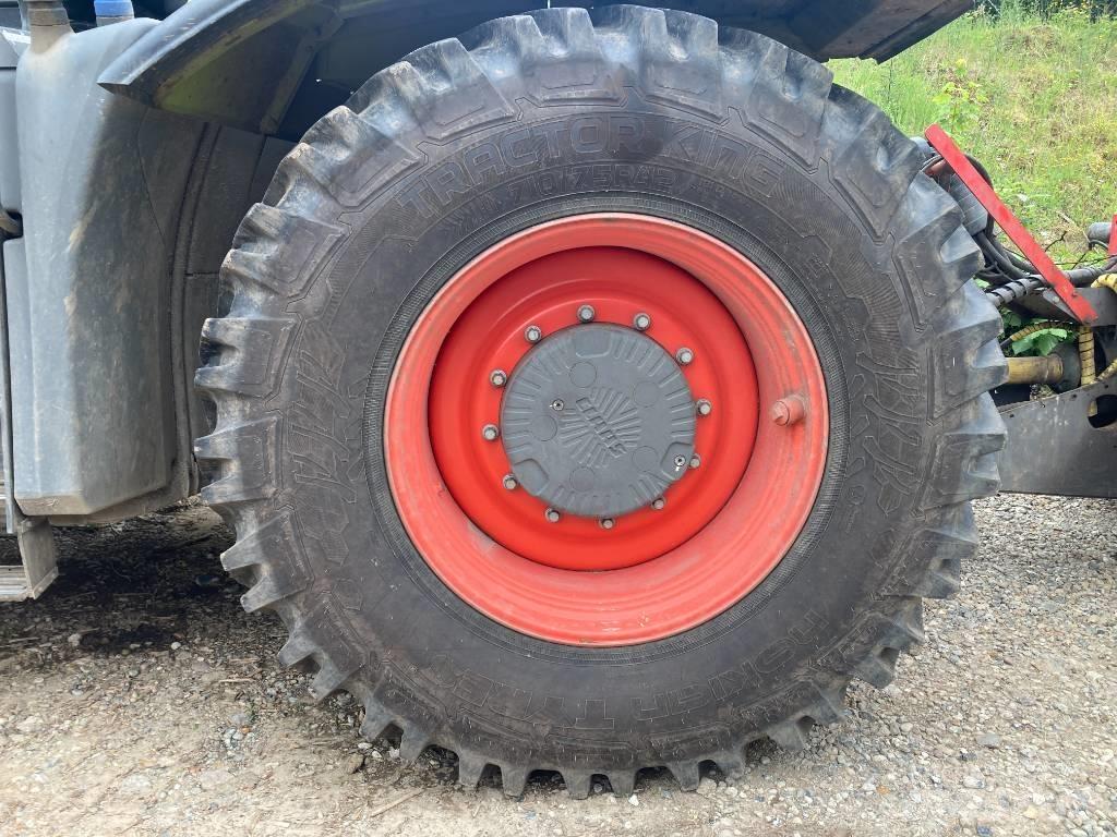 CLAAS XERION 4500 VC Traktori