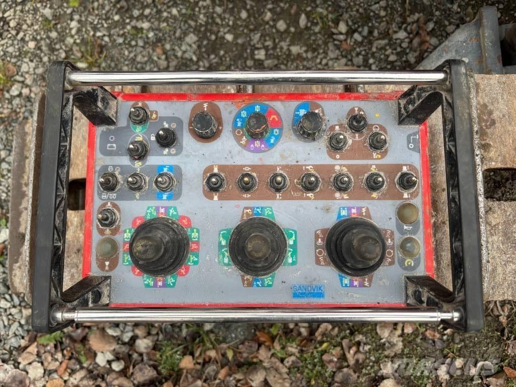 Sandvik Dino DC400Ri Terenske bušilice