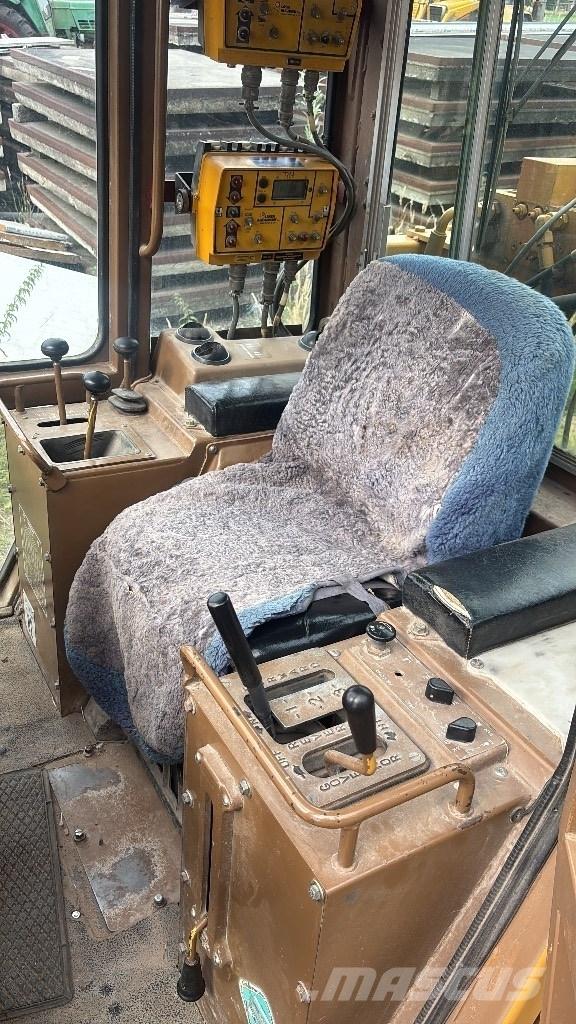 CAT D 4 C Buldožeri guseničari