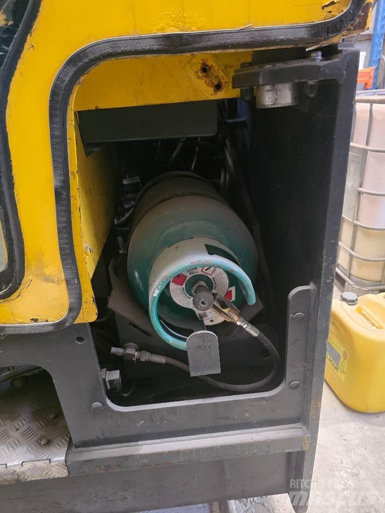 Combilift C4000LPG Viljuškari sa 4-stranskim dohvatom